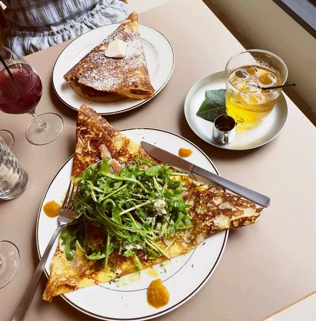 Moderato on the green Cafe