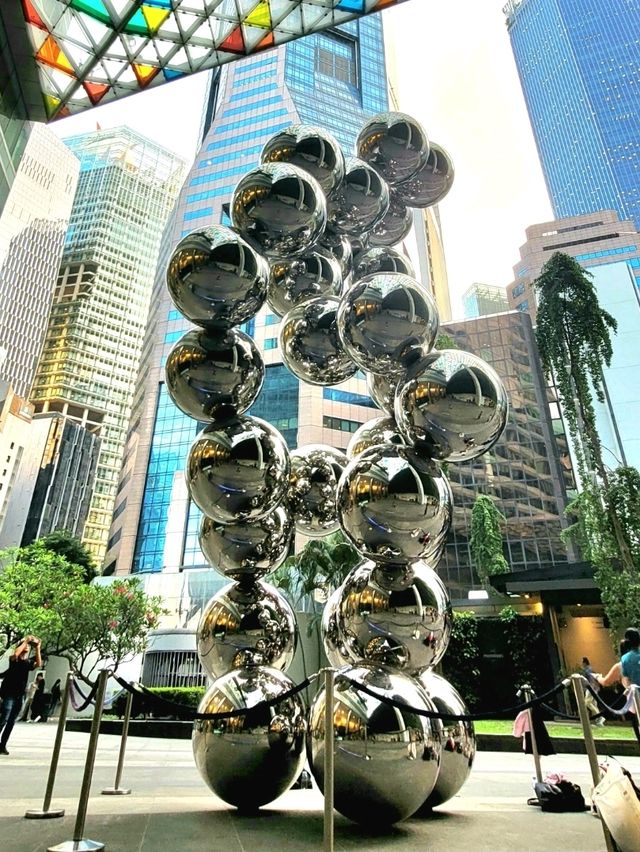 Art lovers, Go explore Raffles Place