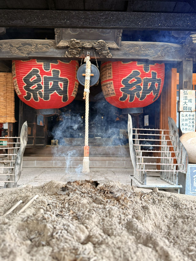 松山｜四國遍路最靈驗的石手寺 神秘智慧之輪、能量石傳說
