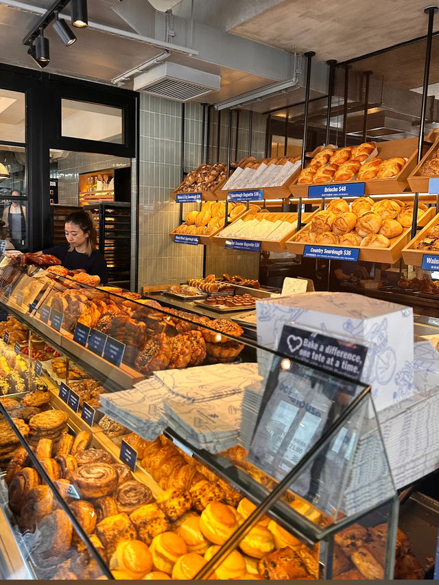Hong Kong Must-Eat List 🇭🇰 Egg Tart Heaven – Don’t Miss It!