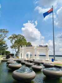 Muar's Hidden Gem: Find Your Peace (and Fun!) at Tanjung Emas Park!