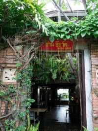 คาเฟ่ไม้ริมน้ำสุดคลาสสิคแค่พระประแดง