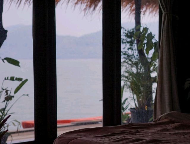 ที่พักสุดชิลในเมืองกาญจน์ Sweet Home Floating