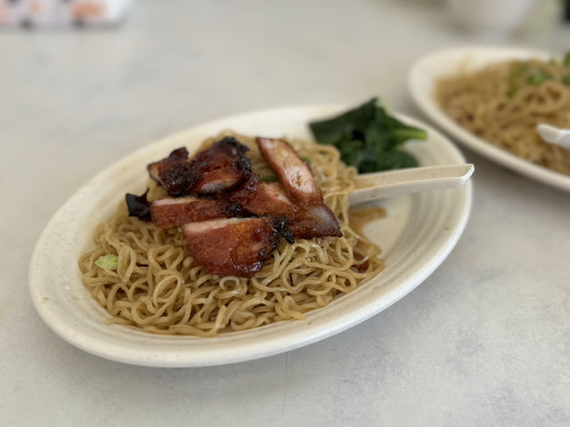 🔥 Hidden Roast Meat Gem in Penang – Weng Kei Wantan Mee 荣記茶餐室