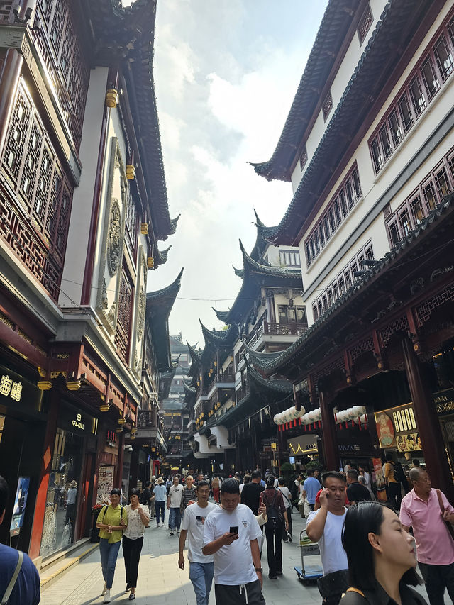 The Ultimate Yu Garden Day Experience: Shanghai's Historic Heart