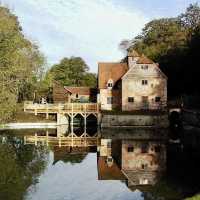 Thames Path at Mapledurham Lock