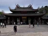 Nanputuo Temple: Where Incense Meets Instagram (And Your Calm Finds You)"** 🏯