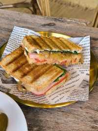 Paupau Cafe: Island Vibes & Good Eats