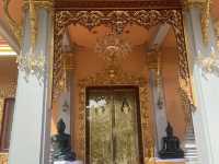 วัดตรีทศเทพ วัดสงบใจกลางเมือง