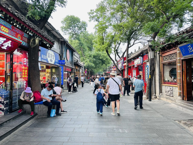 Nanluoguxiang – เสน่ห์ของถนนคนเดินในวันฝนโปรย
