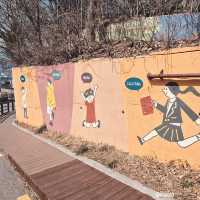 Solo Adventure in Ihwa Mural Village: Seoul’s Most Colorful Escape** 🎨🏡