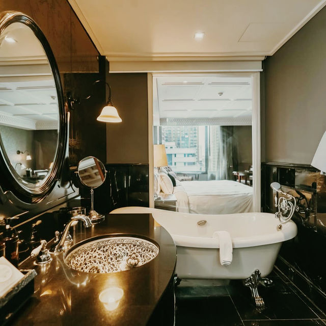 Vintage Glamour and Urban Edge