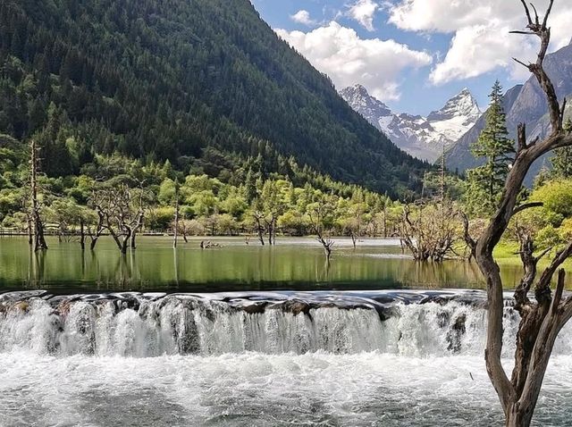 Shuangqiao Valley Is a Chill Wonderland in the Mountains
