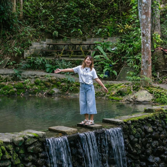 คาเฟ่เล็กๆ มีน้ำตกธรรมชาติ ⛰️💙