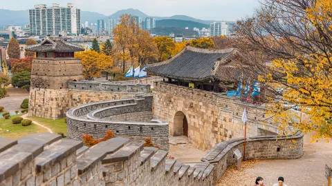 당일치기 여행을 갈 시간이 있어요. 서울 근처 도시를 찾고 있는데, 어디로 가야 할까요? — traveler post in 수원