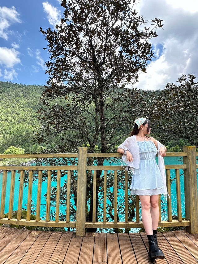 A must-visit blue moon lake in China 🩵