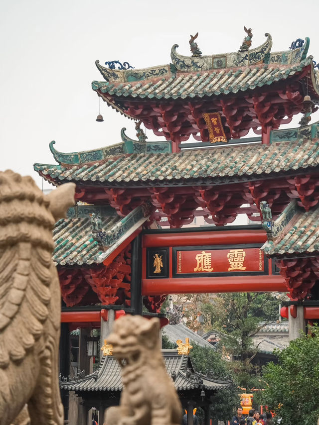 Foshan | A Temple with Lions and the Most Beautiful Koi Pond