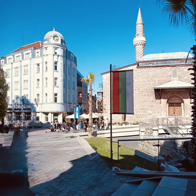 “Layers of Time — My Solo Wander Through Plovdiv, Bulgaria” 🌿✨  “Layers of Time — My Solo Wander Through Plovdiv, Bulgaria” 🌿✨
