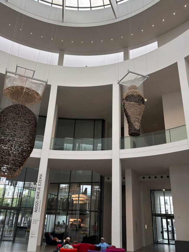 🖼️現代アートの最前線を体験「ミュンヘン現代美術館（Museum Brandhorst）」✨