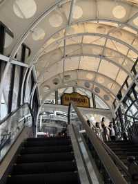 สะพานมือยักษ์ Golden Bridge