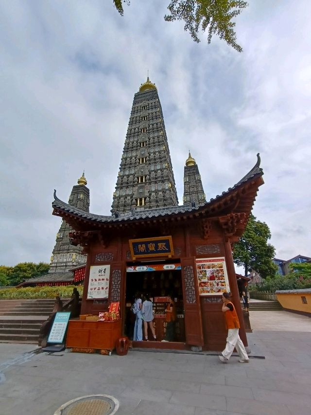 ที่เที่ยวในเฉิงตู วัดหลงซิง (龙兴寺)