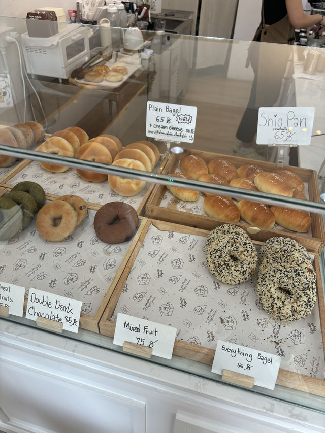 Galactic Bagels ชลบุรี