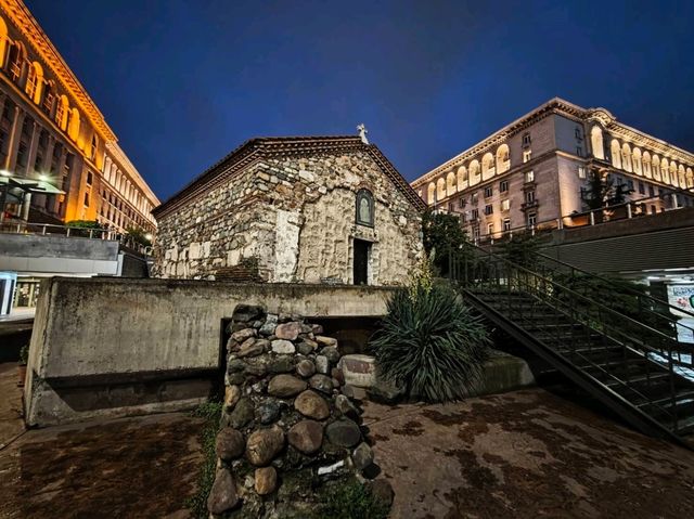 索菲亞地下城中的時光膠囊#聖佩特卡地下教堂 (Medieval orthodox temple of St. Petka Samardjiyska)-Sofia Bulgaria 索菲亞地下城中的時光膠囊#聖佩特卡地下教堂 (Medieval orthodox temple of St. Petka Samardjiyska)-Sofia Bulgaria