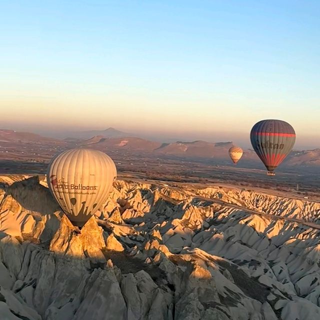 卡帕多奇亞熱氣球之旅:在晨曦中飛越外星地貌 卡帕多奇亞熱氣球之旅:在晨曦中飛越外星地貌
