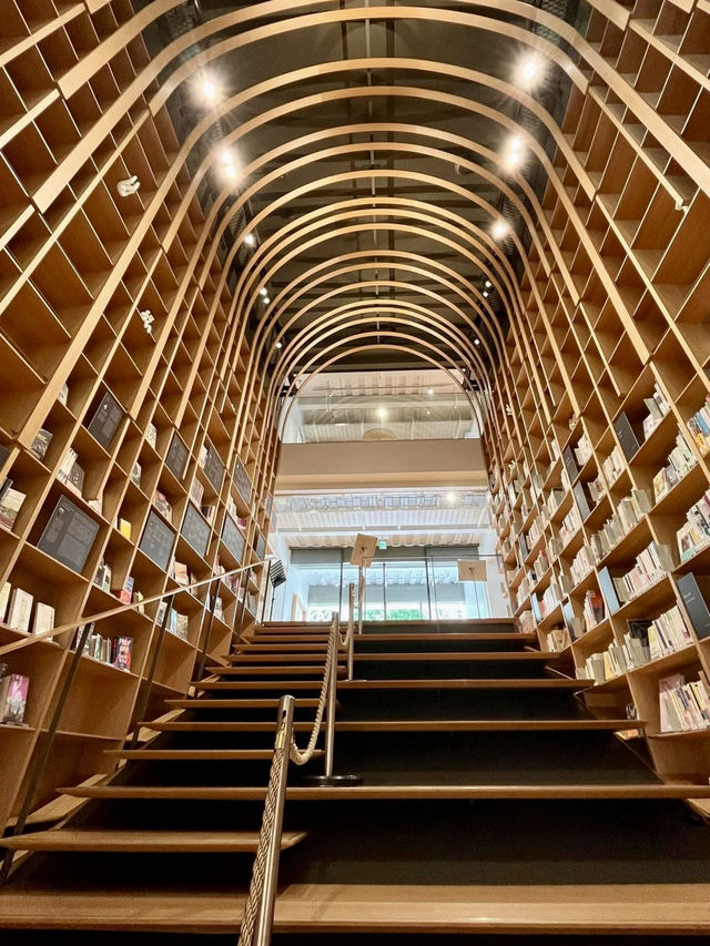 📚 A Literary Escape: The Haruki Murakami Library at Waseda