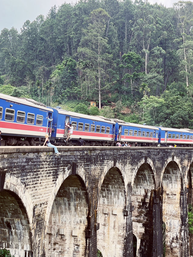 🌉 Nine Arch Bridge, Sri Lanka: A Colonial-Era Masterpiece in the Emerald Mountains! 🚂