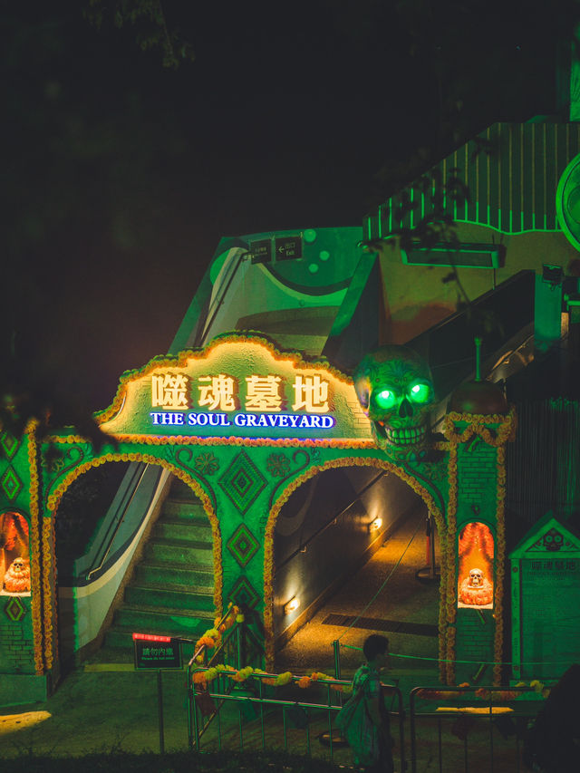 🌟【海洋公園哈囉喂!六大鬼域全面開箱】👻 今次哈囉喂同以前完全唔同晒!全園變身大型表演舞台🎭,每轉個彎都有驚喜演出,忙到停唔到,周圍滿佈嘩鬼👻~個個造型都好型~好落力投入角色。仲有爆肌Oppa 🌟【海洋公園哈囉喂!六大鬼域全面開箱】👻 今次哈囉喂同以前完全唔同晒!全園變身大型表演舞台🎭,每轉個彎都有驚喜演出,忙到停唔到,周圍滿佈嘩鬼👻~個個造型都好型~好落力投入角色。仲有爆肌Oppa