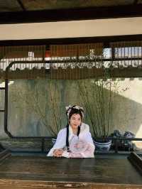 Walking Through Qin Palace in Hanfu