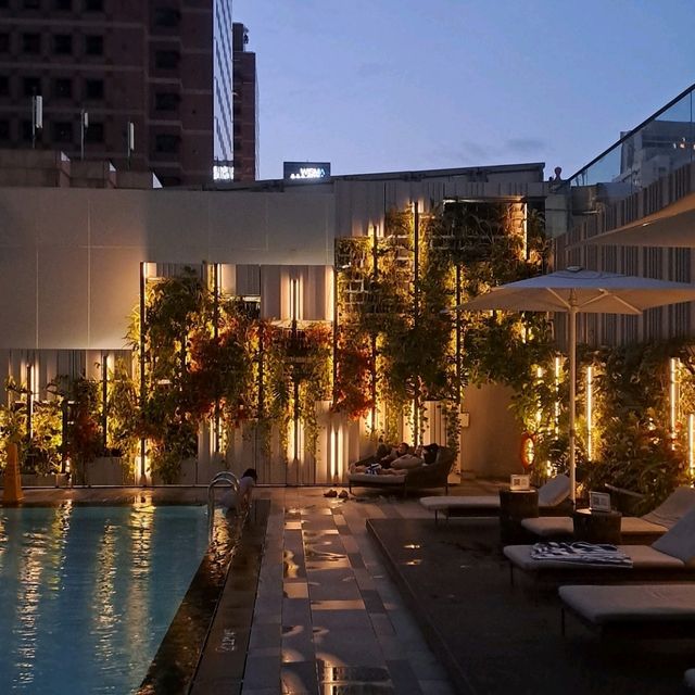 THE BIGGEST HILTON IN ASIA PACIFIC