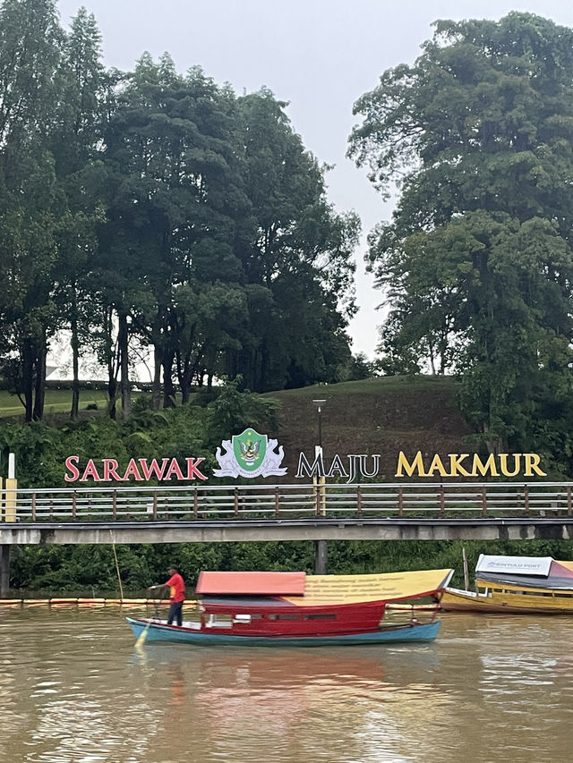 Escape to Kuching: A Day of River Magic & Colorful Culture! 🛶✨ Escape to Kuching: A Day of River Magic & Colorful Culture! 🛶✨