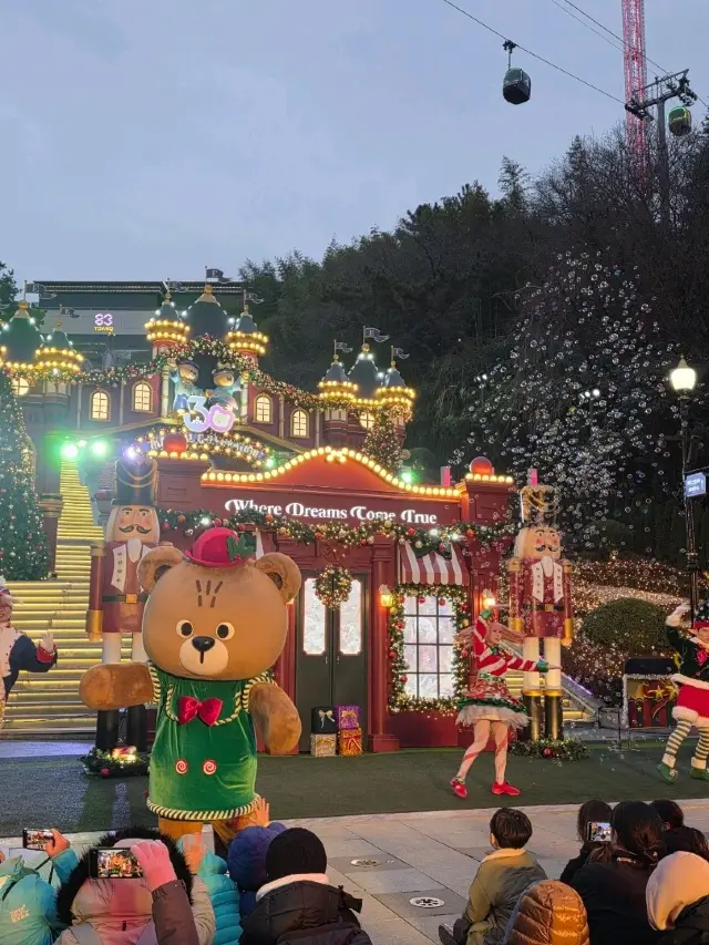 Daegu Night Date Spot: E-World Character Dance