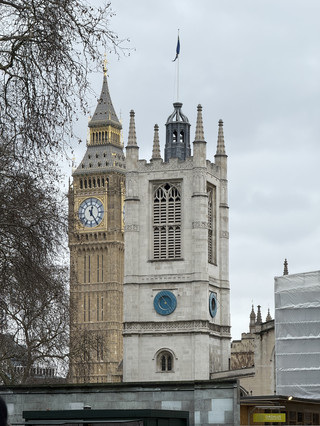 When you think of London, you will always think of rain and historic architecture, and Big Ben, located on the banks of the Thames, is definitely an iconic photo spot that cannot be missed! This time I want to share with you the shooting angle of London Big Ben and my practical little sharing, so that your trip to London more chill and more memorable ~

Highlights of the itinerary:
Big Ben is not just a clock tower, but a representative of the fusion of history and modernity in London and even Britain. Even in the continuous drizzle, Western-style architecture is more retro and romantic against the background of gray fog. The most atmospheric angle of Big Ben during the day? Rest assured, I have tested it myself!

📍Big Ben |Big Ben Address: SW1A 0AA London, UK
Opening Hours: Open all day year-round

Big Ben, London Shooting Angle Test Recommendation:
1. South bank of the River Thames (middle section of Westminster Bridge): Classic angle, close-up or far-range, with Big Ben and the Capitol in full view. The rainy day brings a British gray romantic atmosphere, which makes it more cinematic. If you want less crowds, we recommend before 8am.

2. Parliament Square: Here you can frame the Big Ben with architecture, a variety of views, shooting architectural details or with passers-by outfit photos are quite stylish, suitable for friends who want to take portrait + architectural atmosphere photos.

3. Take the subway Westminster Station exit: Yes! As soon as you exit the station, you can directly see the magnificence of Big Ben, the feeling of a blockbuster at your fingertips! The light and shadow are soft in cloudy and rainy days, so you don't have to worry about backlighting, which is perfect for beginners.

4. Long shot: wander around everywhere looking for shooting spots as well

Practical Tip: Don't worry about the unpredictable weather in London. Instead, taking pictures of Big Ben in the rain has a special flavor! Remember to bring a windbreaker or a jacket with British style to instantly improve the overall look when taking pictures!

Transportation Guide:
Big Ben is located in the heart of London and is extremely convenient. As soon as you get out of Westminster metro station. There are also several bus lines nearby.


1. The best time to shoot Big Ben is in the morning, with less crowds and greatly improved photo texture.
2. When taking photos on rainy days, you can make good use of water reflection or glass window reflection, which is more playful.

#LondonTravel #BigBenShoot #TravelPhotography #EuropePhoto #LondonAttractions