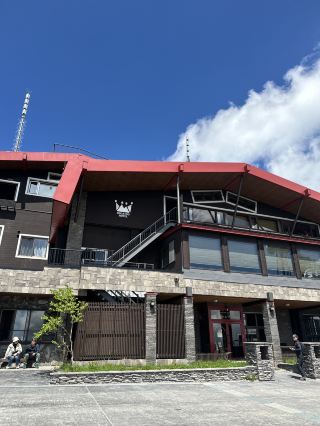 梅雨季放晴的王ヶ頭酒店。