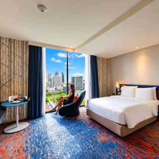 Looking for a place to stay near Siam? Come stay here at Holid.
