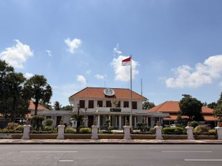 A City Walk in Surabaya: Stop Treating It Just as a Transit Hub in Java and Step Into True Indonesian Daily Life.