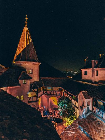 トランシルヴァニア：古城と伝説、そしてハロウィンの夜 🏰✨
