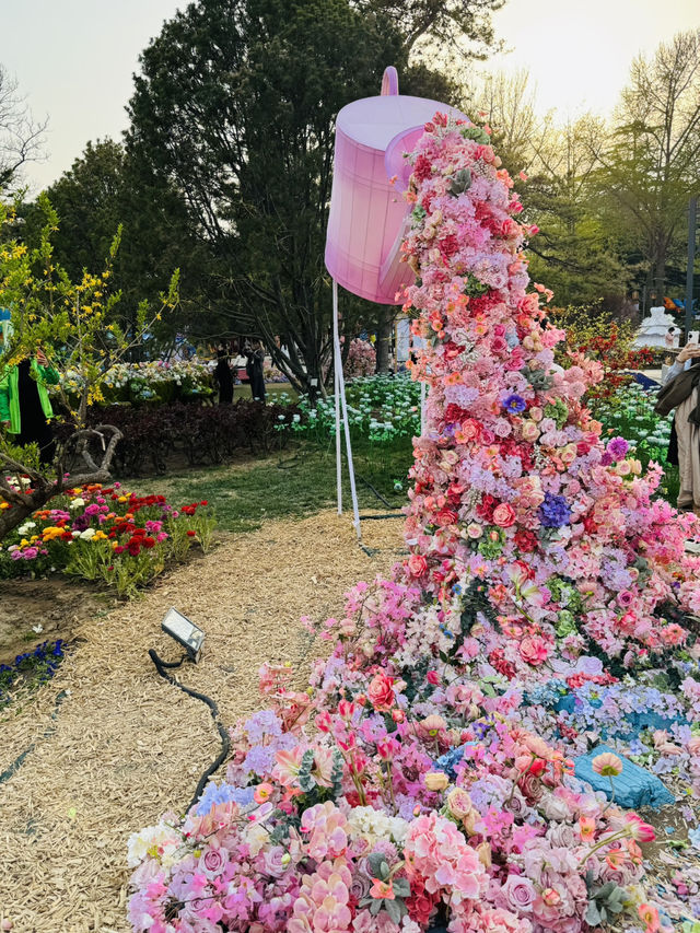 A serene oasis in the heart of Beijing 🌸