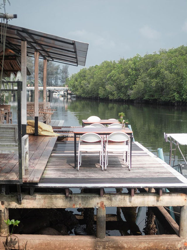 Mangrove Bungalow & Restaurant