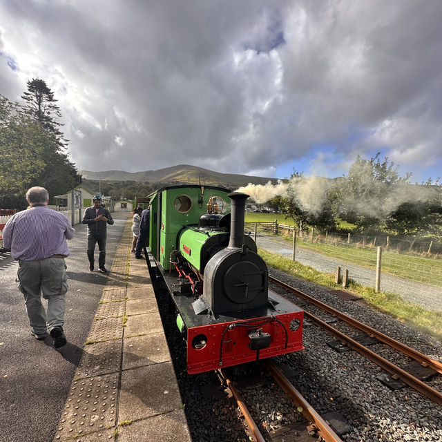 Discover Scenic Splendor on the Llanberis Lake Railway: A Family-Friendly Adventure!”