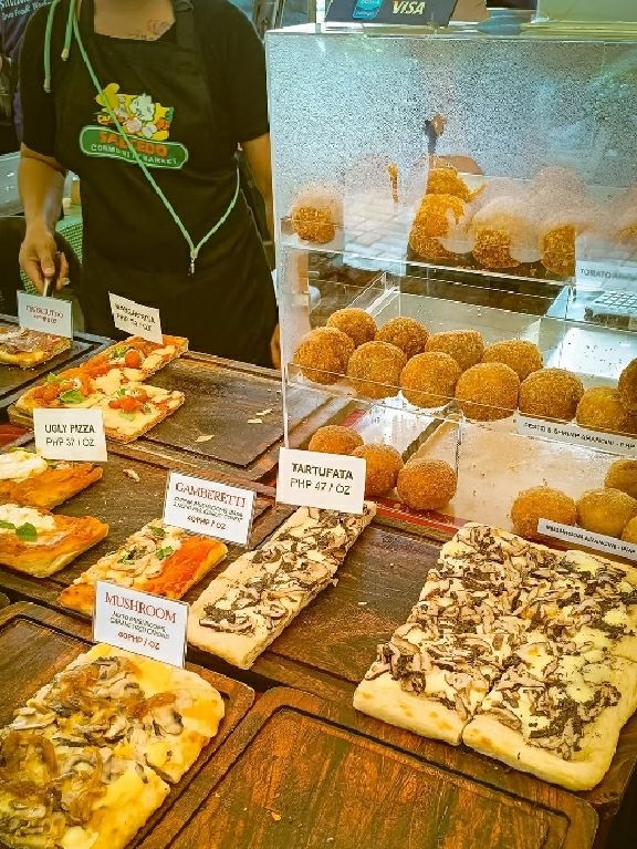 🌿 Discover the Heart of Makati: Salcedo Weekend Market 🇵🇭