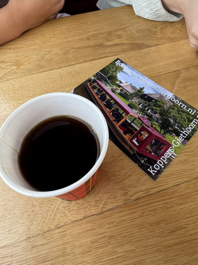  【オランダ、ヒートホールン（Giethoorn）】オランダのヴェネツィアでボートツアーと散歩