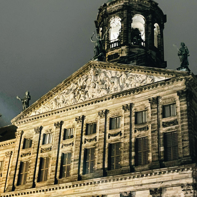 Amsterdam on a Budget: Canals, Culture & Cozy Corners