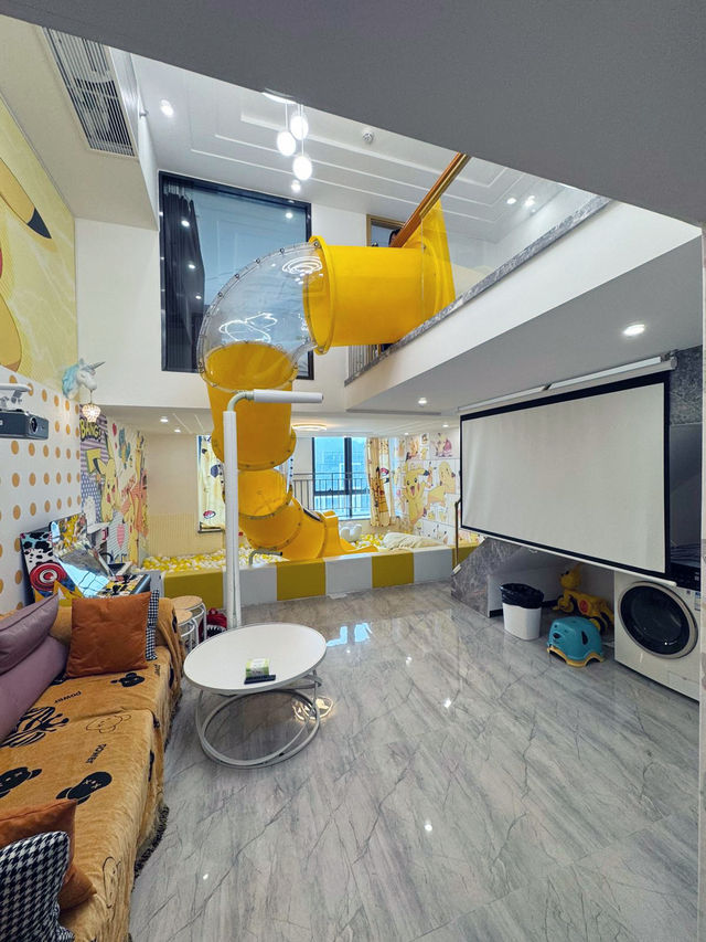 💰人均只需約 $100，就可以入住比卡超主題滑梯房🤩