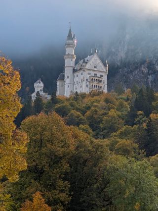 Autumn Magic at Neuschwanstein & Breitachklamm: Bavaria’s Most Enchanting Season 🇩🇪