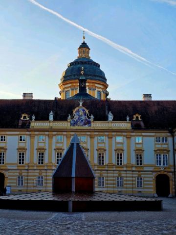 Golden Abbey Views✨