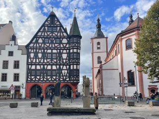 풀다(Fulda)는 독일 헤센주 동부 풀다 강변에 위치한 인구 약 6만 9천 명의 유서 깊은 바로크풍 도시입니다.